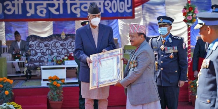 पूर्व एआईजि सिंहलाई प्रहरीको लाइफटाइम अचिभमेन्ट अवार्ड