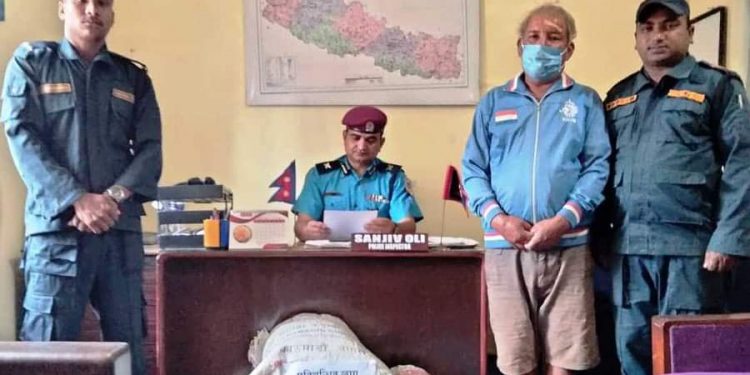 २५ किलो गाजा सहित एक जना पक्राउ