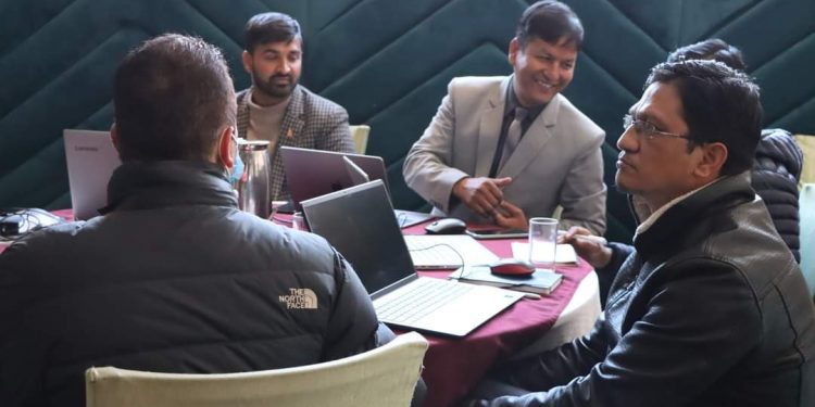 इयुको सहयोगमा अन्तराष्ट्रिय व्पापार विश्लेशक बन्दै प्राध्यापकहरू