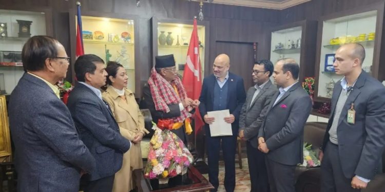 प्रधानमन्त्रीलाई भेटेर महासंघले भन्यो-‘अर्थतन्त्र गम्भीर सङ्कटमा छ, पुनरुत्थान गर्नुपर्छ’