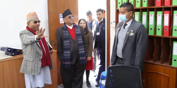 प्रधानमन्त्री प्रचण्डद्वारा नयाँ भवनको अवलोकन