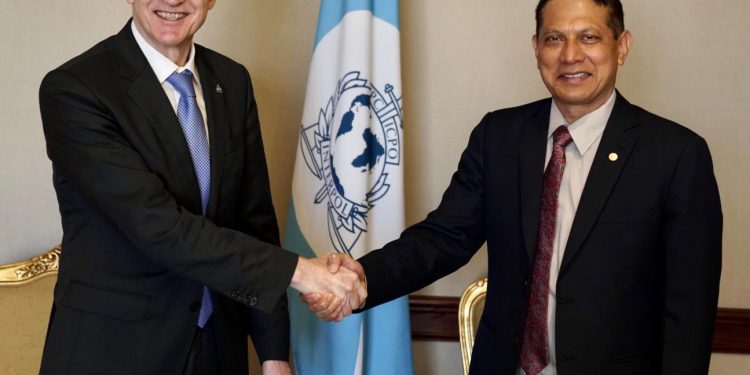 आईजिपी धिरजप्रताप सिंह र इन्टरपोलका महासचिव जुर्गन स्टकबीच भेटवार्ता