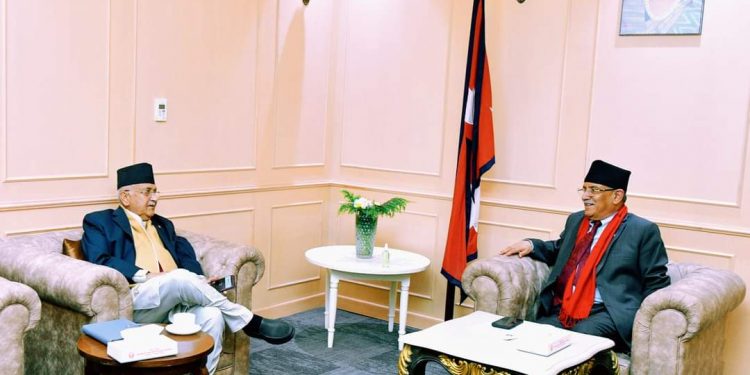 सिंहदरबारमा प्रधानमन्त्री प्रचण्ड र ओलीबीच छलफल जारी, संयन्त्रको बैठक स्थगित