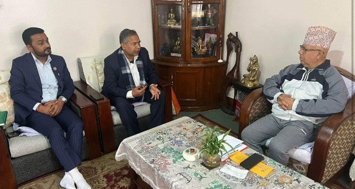 उपराष्ट्रपतिका उम्मेदवार यादवले मागे माधव नेपालसँग मत