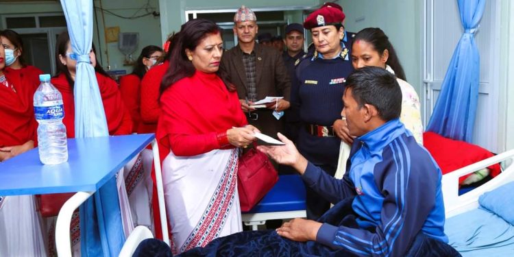 घाईते प्रहरी कर्मचारीहरुलाई उपचारका लागि आर्थिक सहयोग प्रदान
