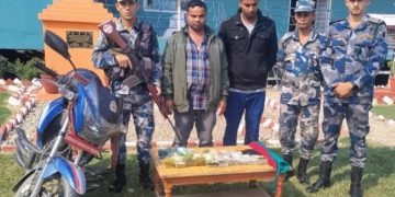 सशस्त्र प्रहरीद्वारा स्रोत नखुलेको ८ लाख सहित दुईजना नियन्त्रणमा