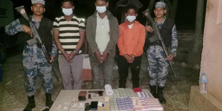 सशस्त्र प्रहरी सिरहाको ठुलो सफलता  : अटोमेटिक पेस्तोलसहित तीन जना नियन्त्रणमा