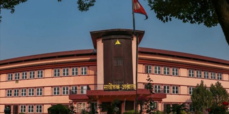 सर्वोच्चले भन्यो: खुल्ला विश्वविद्यालयबाट कानुनमा स्नातक गरेकालाई अधिवक्ता परीक्षामा सामेल गराउनु