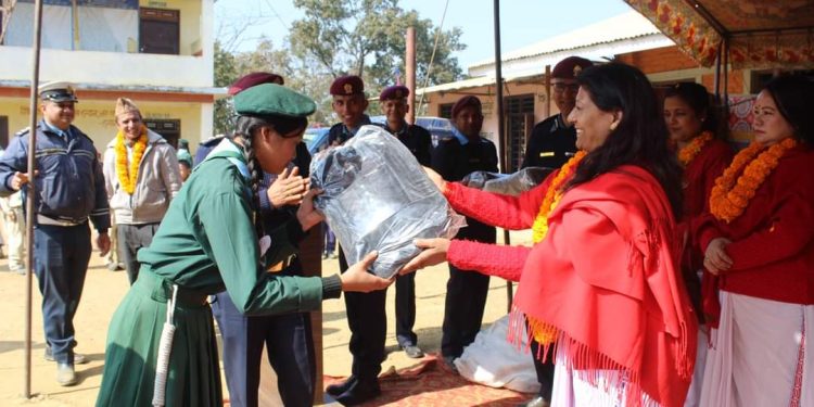 प्रहरी श्रीमती संघद्वारा निःशुल्क स्वास्थ्य शिविर तथा शैक्षिक सामग्री वितरण