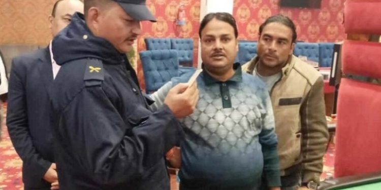 क्यासिनोमा भारतीय प्रतिबन्धित नोट खोज्दै प्रहरी