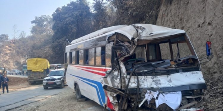 धादिङमा तीर्थयात्री बोकेको बस दुर्घटना, २० जनाभन्दा बढी घाइते