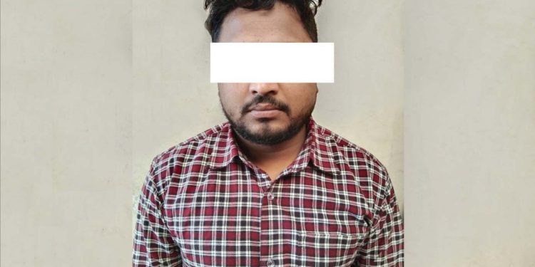 जबरजस्ती करणी मुद्दाका फरार प्रतिवादी पक्राउ