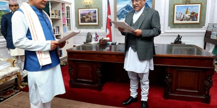 नवनियुक्त वन राज्यमन्त्री कार्कीले लिए शपथ