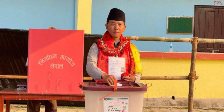 एमाले उम्मेदवार सुहाङ नेम्वाङले गरे मतदान