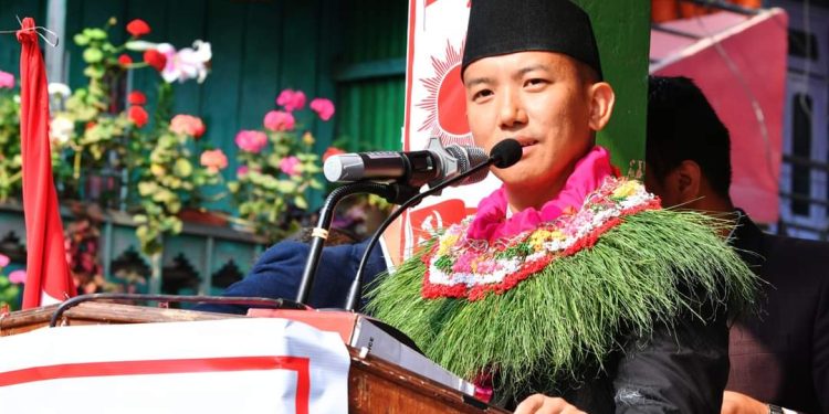 प्रमाणपत्र ग्रहणपछि सुहाङले भने – तपाईँहरुको शीर कहिल्यै पनि झुक्न दिनेछैन