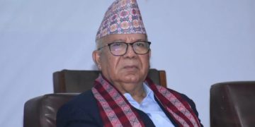 माधव नेपाल कोर टिमसहित छलफलमा, प्रचण्डलाई विश्वासको मत दिने वा नदिने आजै निर्णय लिने