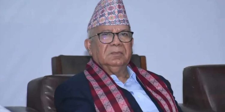 ओली प्रधानमन्त्री बनेलगत्तै माधव नेपाल डराउन थाले, पार्टी फुटाईदिने चिन्ता व्यक्त
