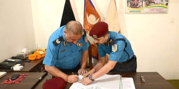 डिआईजी लालमणी आचार्यले मधेश प्रदेश प्रहरी प्रमुखको जिम्मेवारी सम्हाले