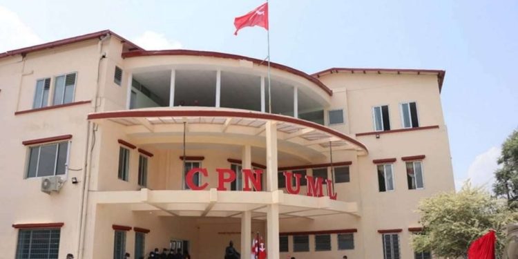 प्रहरी विधेयकबारे विज्ञसँग एमाले सांसदले गरे छलफल