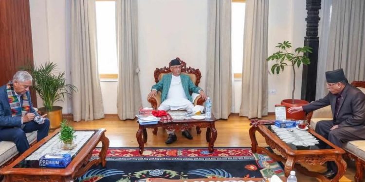 प्रमुख तीन दलका शीर्ष नेताहरूको बैठक बस्दै