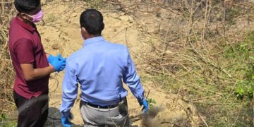 सिरहामा बोरामा बेरेर गाडिएको अवस्थामा १३ वर्षीया बालिकाको शव फेला
