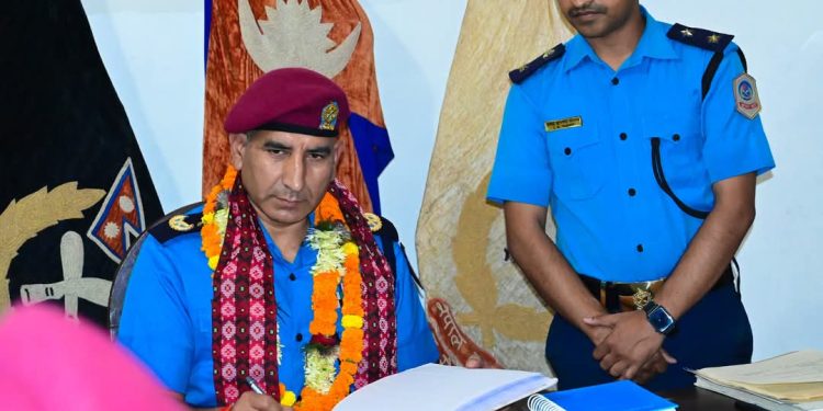 डीआईजी चतुर्वेदीले मधेस प्रदेश प्रहरी प्रमुखको जिम्मेवारी सम्हाले