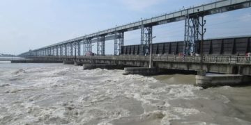 सप्तकोसी नदीमा पानीको बहाब उच्च, २३ ढोका खोलिए