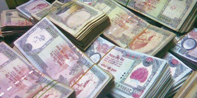 दोलखामा स्रोत नखुलेको करिब २० लाखसहित दुईजना पक्राउ