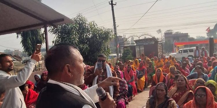 सिरहा-२ मा फेरियो चुनावी लहर:’सुख-दुःखका साथी’ रामचन्द्र यादवको पल्ला भारी, ‘टुरिस्ट नेता’ विरुद्ध जनआक्रोश